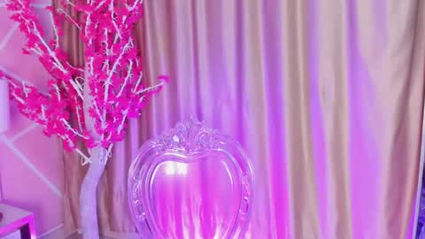 Keyla noa online show from June 9, 2026, 11:33 am
