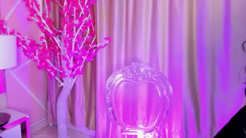 Keyla noa online show from June 10, 2026, 11:31 am
