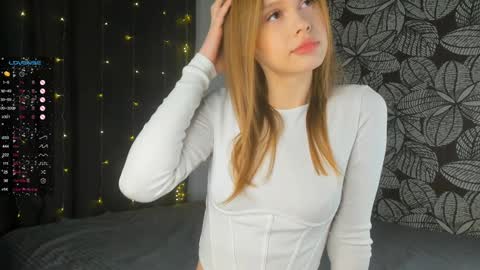 Hi Im Mary Glad to see you in my room  PVT is open online show from January 19, 2025, 1:10 am