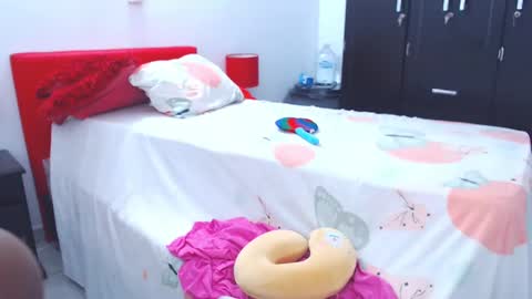 Sandy Saenz online show from February 20, 2025, 11:32 pm