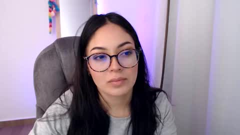 Liss online show from November 24, 2025, 1:49 am