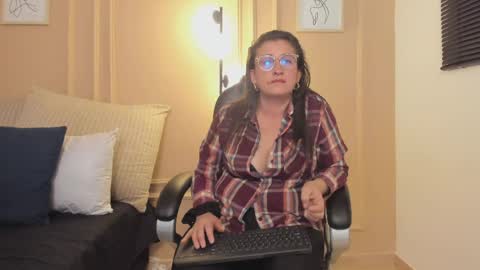 Snapshot of khloe_sp_ chatting on June 9, 2026, 2:45 am khloe_sp_ online show from June 9, 2026, 2:45 am