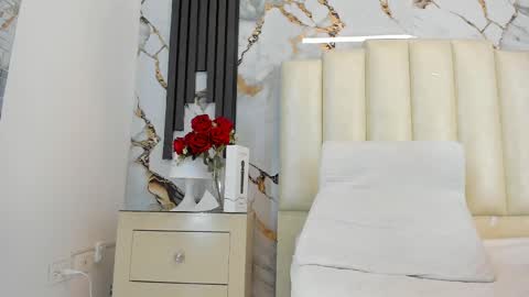 Khloe online show from February 20, 2025, 8:17 am