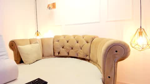 Khloe online show from February 25, 2025, 4:03 am