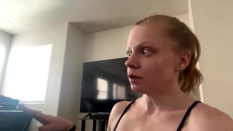 Snapshot of khloemariexox chatting on October 17, 2025, 5:48 pm khloemariexoxo  online show from October 17, 2025, 5:48 pm