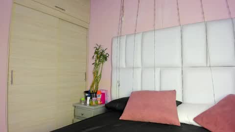    N         M online show from September 10, 2025, 11:32 am