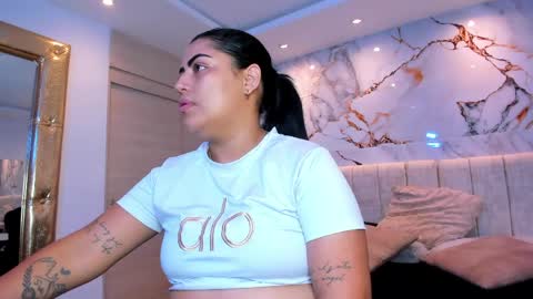 Snapshot of kiana_cream chatting on May 23, 2026, 12:20 pm N M online show from May 23, 2026, 12:20 pm