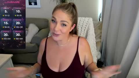 Kiera Reines online show from September 17, 2025, 11:50 pm