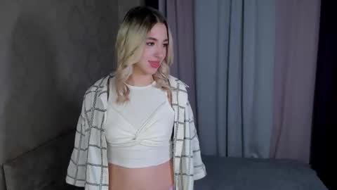 Snapshot of kiki_bloom chatting on November 23, 2025, 3:12 pm Bella online show from November 23, 2025, 3:12 pm