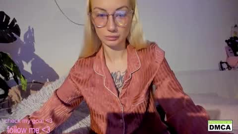 Kiki online show from September 26, 2025, 7:40 pm