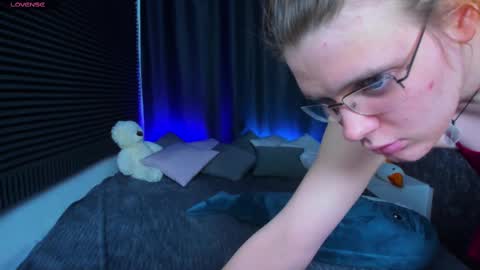 Kiki online show from February 14, 2025, 4:31 pm