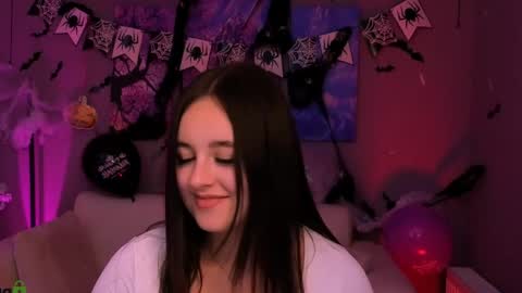 Kira online show from October 28, 2025, 5:48 pm