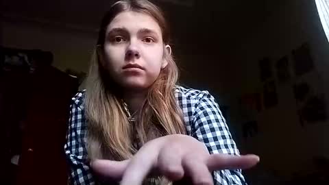 kikibang_ online show from January 13, 2026, 8:52 am