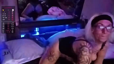 kikilovespartylights online show from February 21, 2025, 7:54 pm