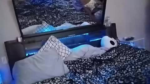 kikilovespartylights online show from February 26, 2025, 7:38 pm