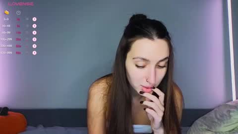 Kikky online show from November 25, 2025, 8:09 pm