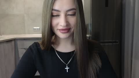 EvaAnna online show from December 18, 2024, 9:18 pm