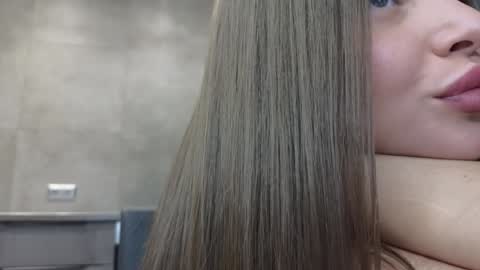 EvaAnna online show from December 19, 2024, 10:32 pm