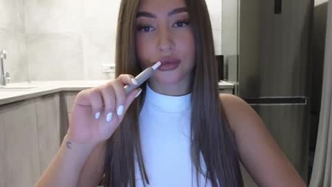 EvaAnna online show from February 26, 2025, 9:05 pm