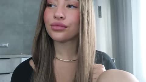 EvaAnna online show from March 4, 2025, 7:30 am