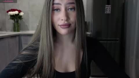 EvaAnna online show from November 7, 2025, 7:58 pm