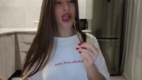 EvaAnna online show from February 28, 2026, 8:43 pm