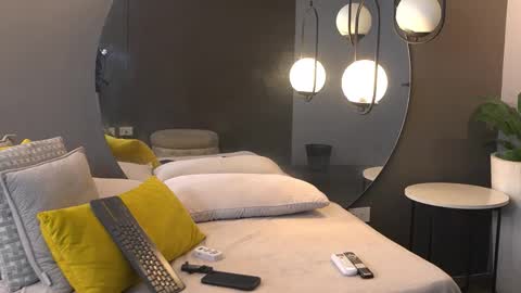 Kim online show from December 22, 2025, 12:46 pm