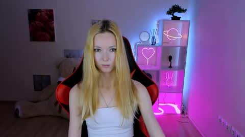 kim_boyd online show from February 17, 2025, 2:48 pm