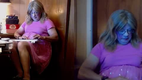 kim crossdresser     no nude room and clean chat only. online show from November 10, 2025, 3:33 pm