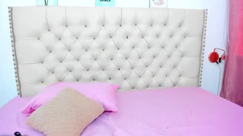 kim_eli online show from December 28, 2024, 7:43 pm