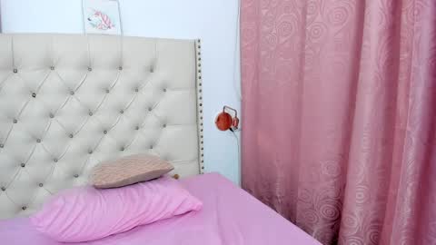 kim_eli online show from February 9, 2025, 5:40 am