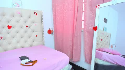 kim_eli online show from February 14, 2025, 8:05 pm