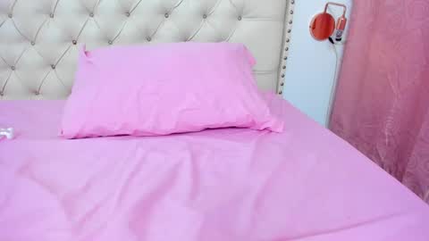 kim_eli online show from February 26, 2025, 11:59 pm