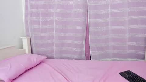 kim_eli online show from February 25, 2026, 8:40 pm