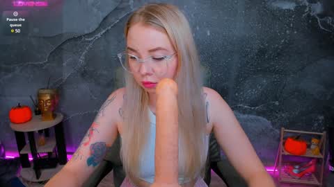 Snapshot of kim_girl_next_door chatting on December 13, 2024, 8:20 am KIM online show from December 13, 2024, 8:20 am