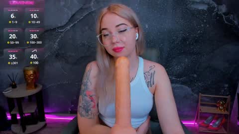 Snapshot of kim_girl_next_door chatting on January 6, 2025, 7:42 am KIM online show from January 6, 2025, 7:42 am