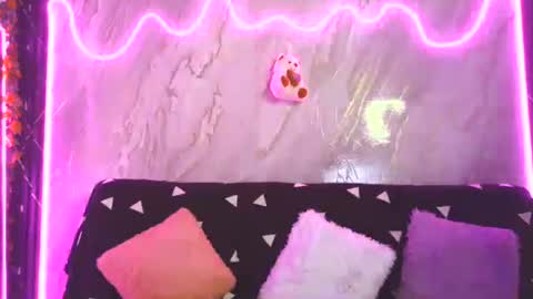 kima_20 online show from November 1, 2025, 11:51 pm