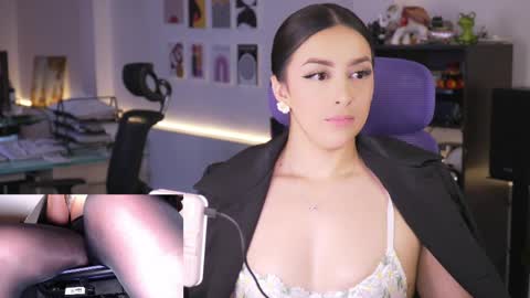 Snapshot of kimberly_clars chatting on May 27, 2026, 1:57 am Kimberly 1200-1900 GMT-5 online show from May 27, 2026, 1:57 am