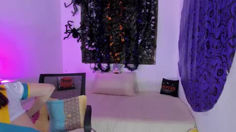 kimberly_thonson online show from October 19, 2025, 11:05 pm