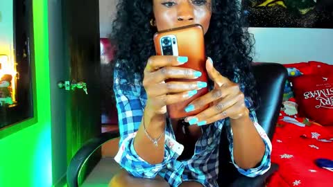 Snapshot of kimberlybanks2 chatting on December 5, 2024, 2:11 pm Kimberly Banks online show from December 5, 2024, 2:11 pm