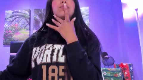 Kimberly Villalobos online show from December 19, 2025, 11:39 am