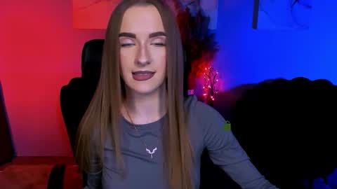 kimi_glow online show from November 30, 2025, 8:02 pm