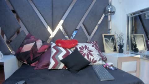 Kimy online show from April 10, 2026, 1:27 pm