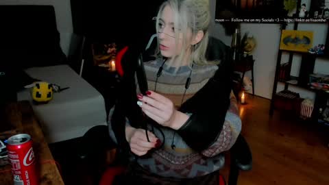 Wolfs Girl online show from November 27, 2025, 8:22 pm