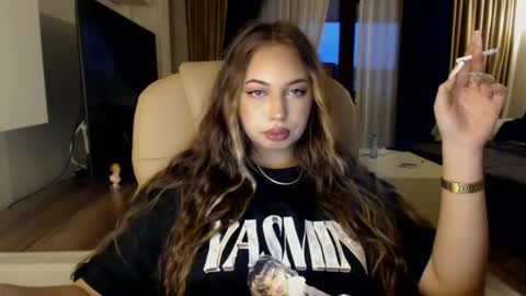 Kim Lee  online show from March 1, 2025, 4:00 pm