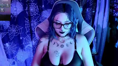   online show from October 12, 2025, 1:32 pm