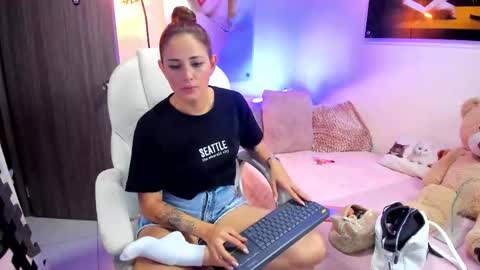 kimmberly_saenz_ online show from November 17, 2025, 11:54 pm