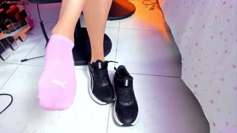 kimmberly_saenz_ online show from January 15, 2026, 11:52 pm