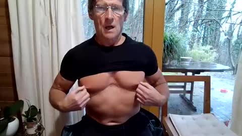 kimonoblues online show from January 24, 2025, 2:08 pm