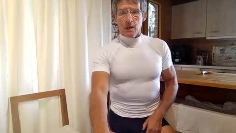 kimonoblues online show from December 2, 2025, 12:54 pm